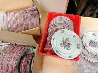 Service de vaisselle en faïence de Lunéville...