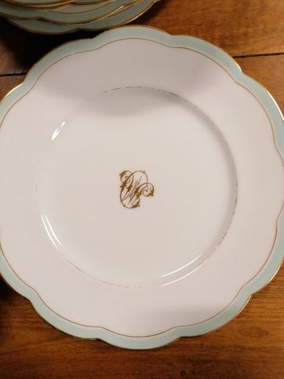 Service de vaisselle en porcelaine blanche...