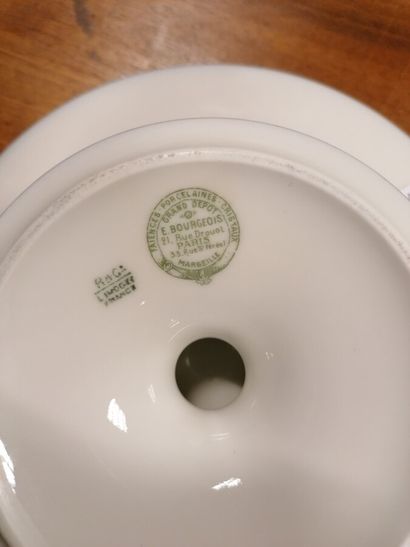 3 compotiers en porcelaine de Limoges, l'un...