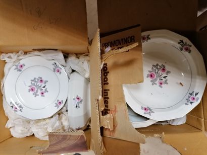 partie de service de table en porcelaine...