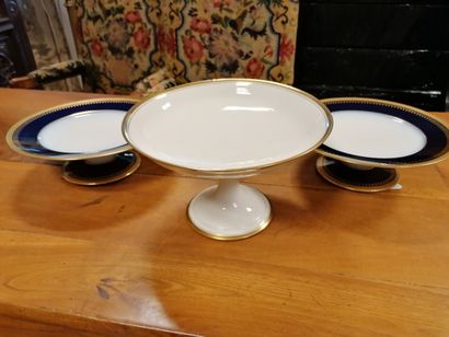 3 compotiers en porcelaine de Limoges, l'un...