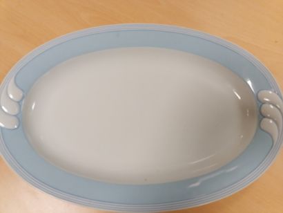 Carton cpt 12 white porcelain plates with...