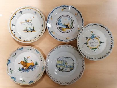 5 earthenware plates decorated with lion,...