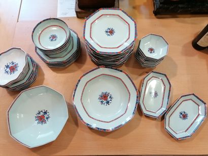 Service en porcelaine de Limoges décor bleu...