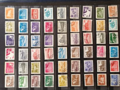 3 albums de timbres sur les pays et divers,...
