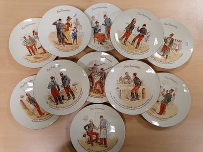 11 assiettes en porcelaine 