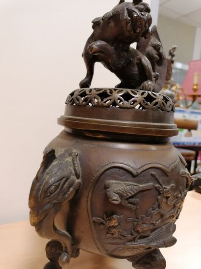 Brûle parfum en bronze décor d'oiseaux et...