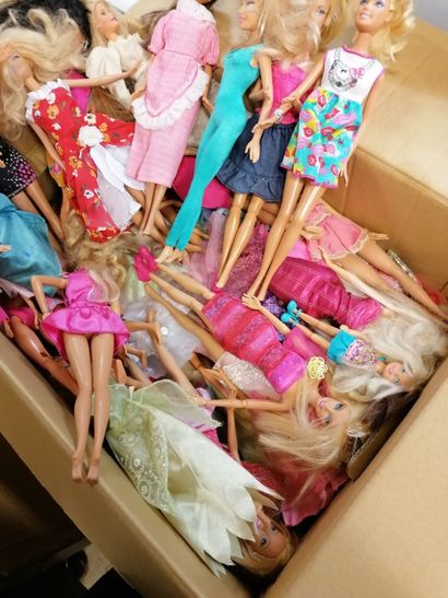 IMPORTANT SET OF BARBIE DOLLS AND VARIOUS...