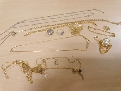Lot of costume jewelry cpt many gold or silver...