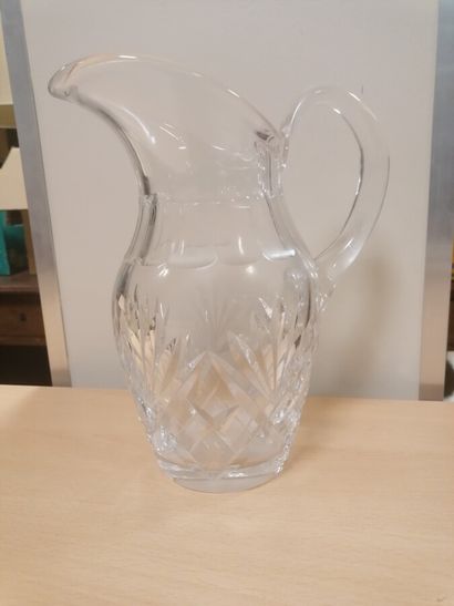Pichet en cristal de Saint Louis. H 22 c...