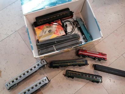 JOUEF- ensemble de wagons, loco et rails