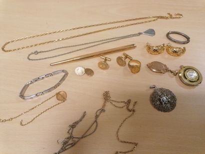 Lot of fancy jewelry in gold or silver metal...