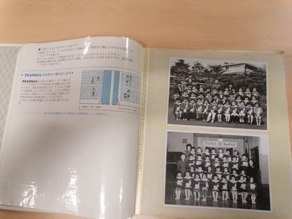 Album de photographies d'ecoliers Japonais,...