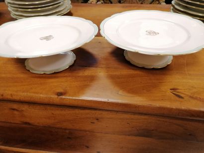 Service de vaisselle en porcelaine blanche...