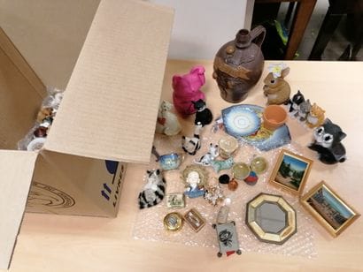 Cardboard cpt many objects of window including...