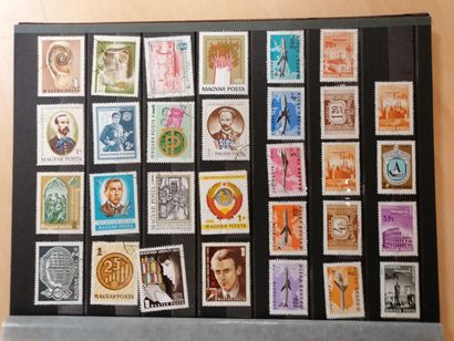 3 albums de timbres sur les pays et divers,...