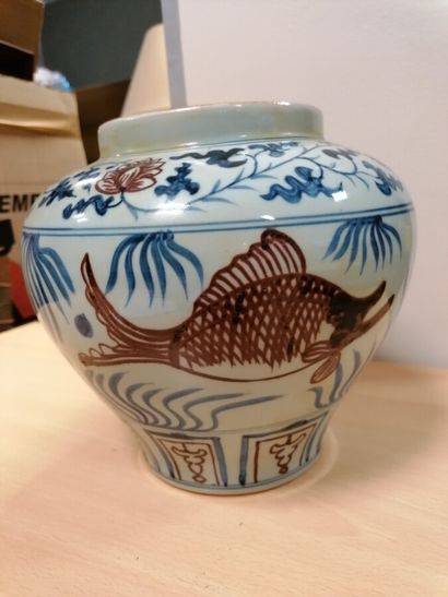Pot à gingembre en porcelaine décor de poissons....