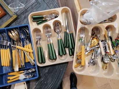 Cardboard cpt dishes and miscellaneous tableware,...