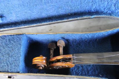 Study violin. L 35 cm (accidents)