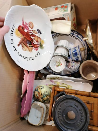 Cardboard cpt dishes and miscellaneous tableware,...