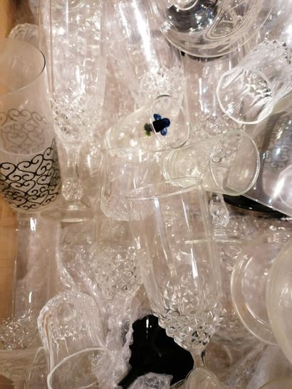 Important set of glasses, champagne flutes,...