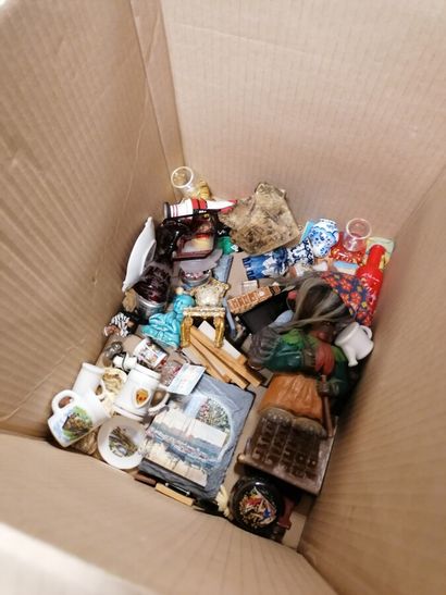 Cardboard cpt many objects of window, beans,...