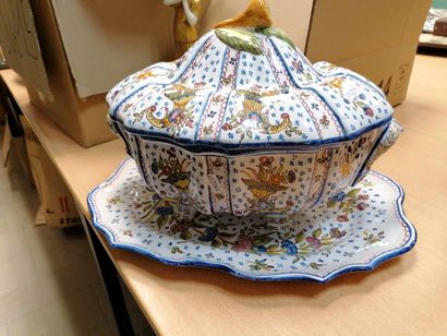 Soup tureen and tray in Rouen earthenware...