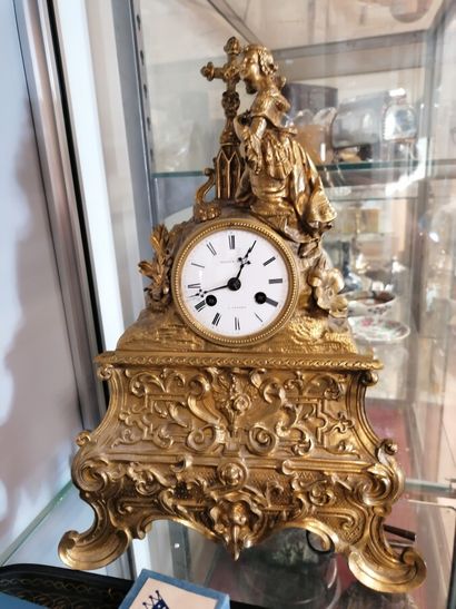 Pendule en régule figurant une jeune fem...