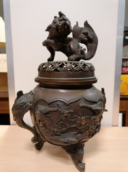 Brûle parfum en bronze décor d'oiseaux et...