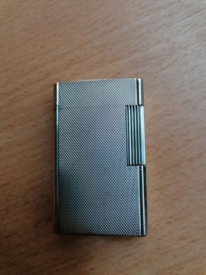 DUPONT, briquet en métal argenté.