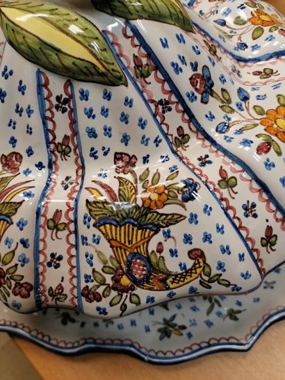 Soup tureen and tray in Rouen earthenware...