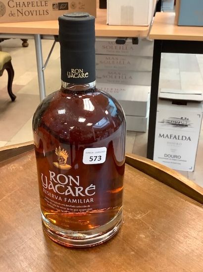 1 bt Ron Yacare Reserva Familiar 40% Dominican...