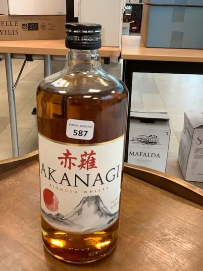 1 bt Akanaji Japanese Blended Whisky 40%...