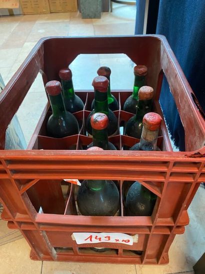 10 bt Bayle et Carreau rosé 1987 (waxed corks)

ESTIMATE...