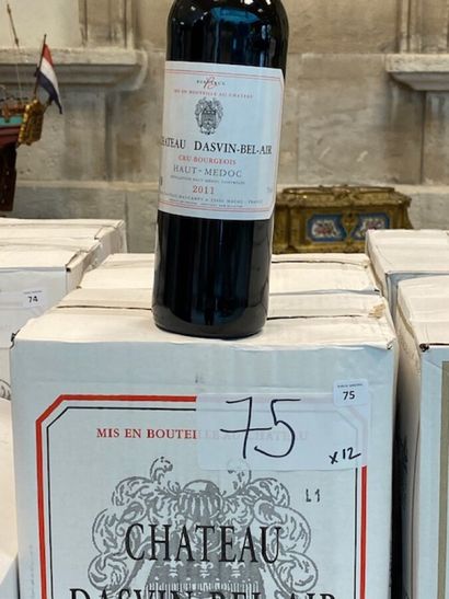 12 bt chateau Dasvin Bel Air 2011 Haut-Médoc...