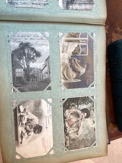 2 albums de cartes postales
