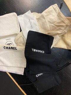 Lot de foulards divers et collants DIOR et...