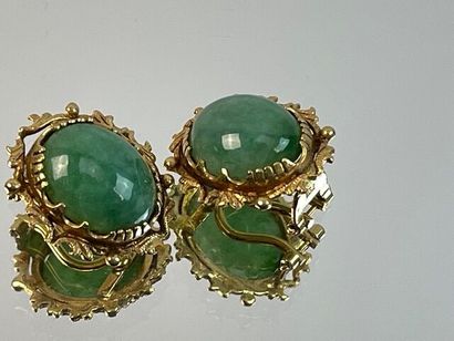 Paire de clips d'oreilles sertis de cabochons...