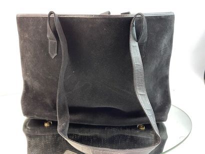 Yves Saint Laurent - Sac cabas en cuir retourné,...