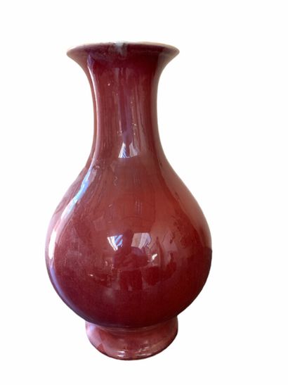 Vase balustre en porcelaine de Chine couleur...