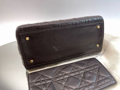 DIOR- Sac Lady Dior en cuir matelassé chocolat,...