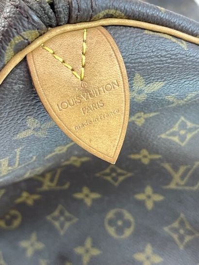 Louis VUITTON- Sac de voyage en toile, monogrammé....