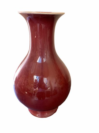 Vase balustre en porcelaine de Chine couleur...