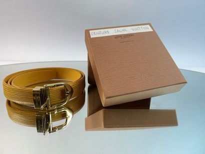 Louis VUITTON- Ceinture en cuir jaune. L...