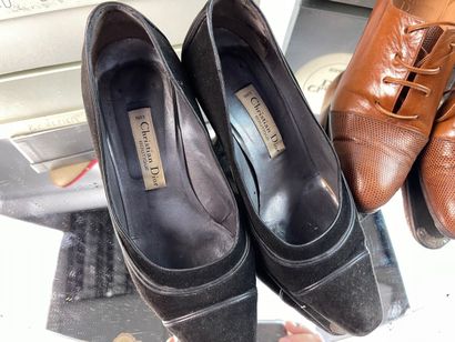 Christian DIOR- Lot comprenant :

Paire de...