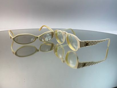 CHANEL- 2 paires de lunettes de vue en résine...