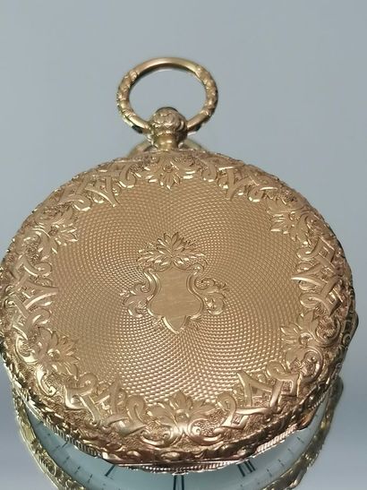 Montre de col en or jaune à décor d'une frise...