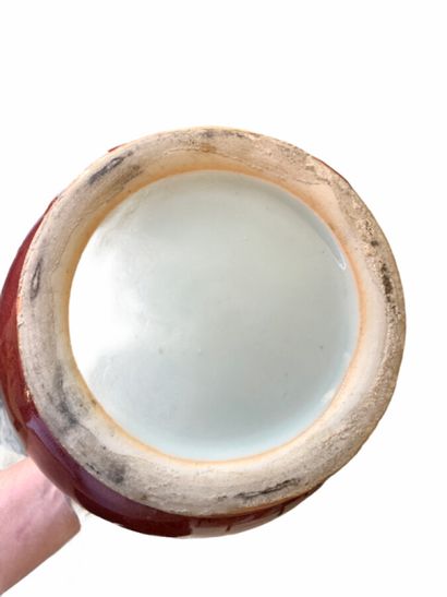 Vase balustre en porcelaine de Chine couleur...