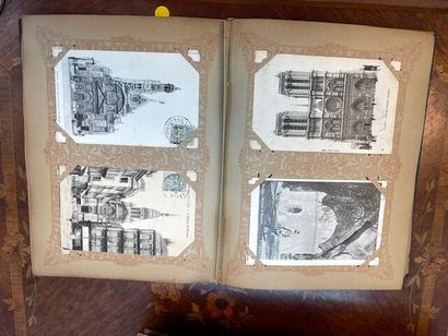 2 albums de cartes postales