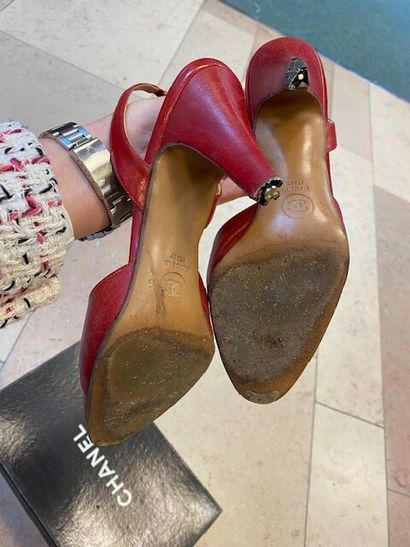 CHANEL- Lot comprenant :

Paire d'escarpins...